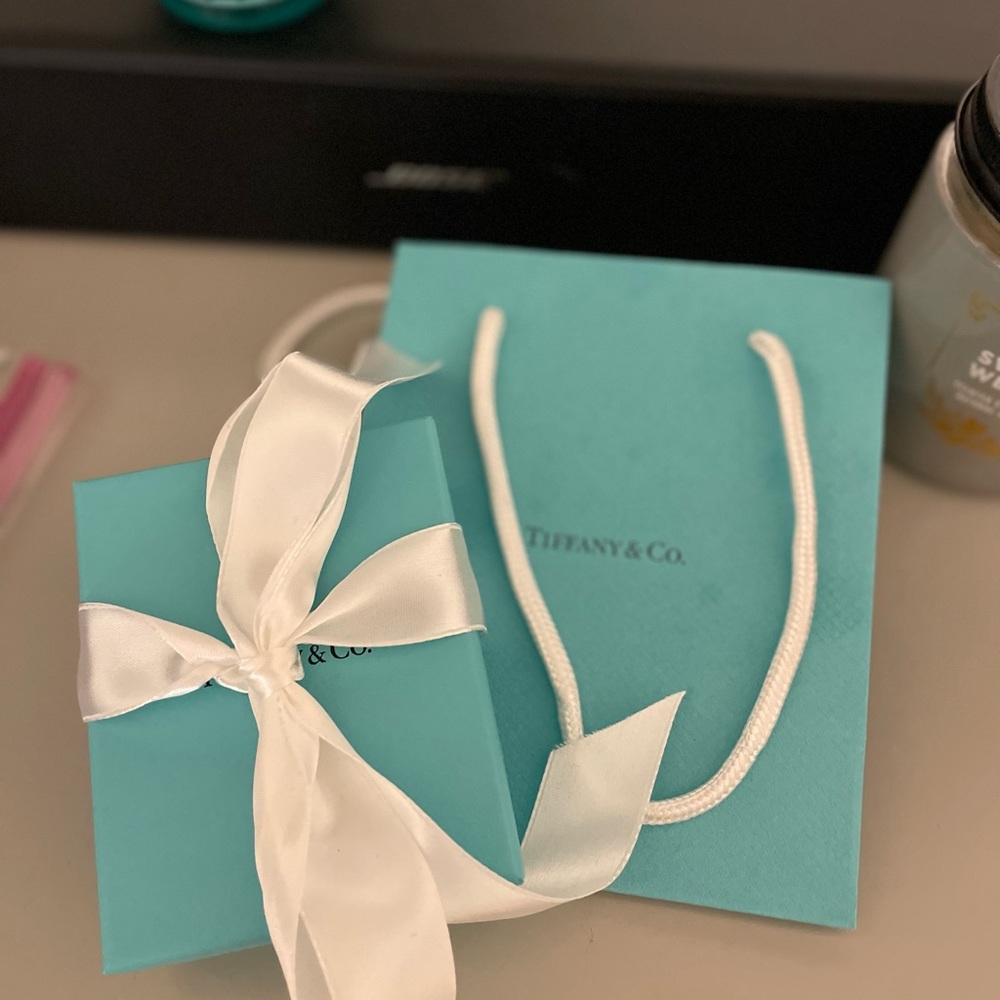 🛑 SOLD Tiffany & Co Gift bag box ribbon